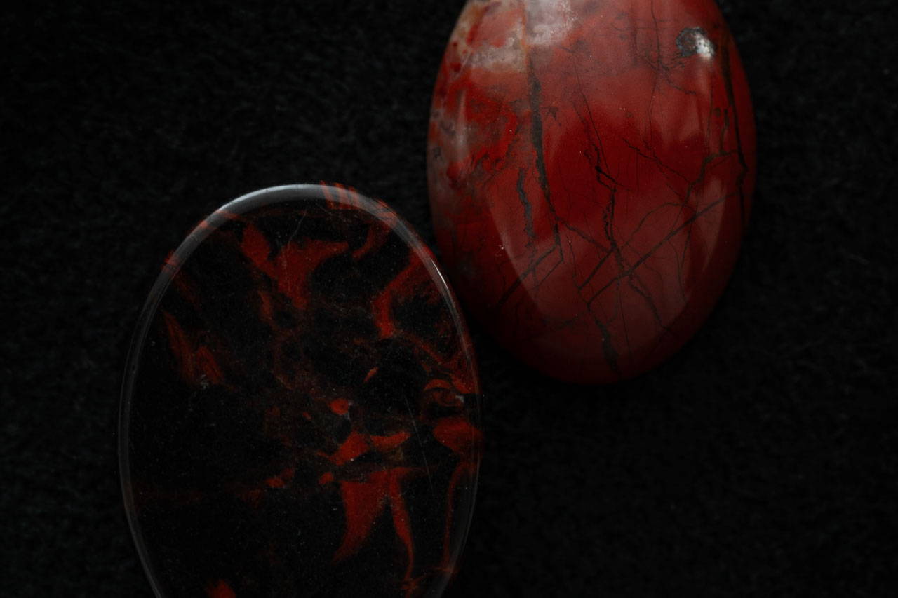 地に根ざす赤 – MEDERU