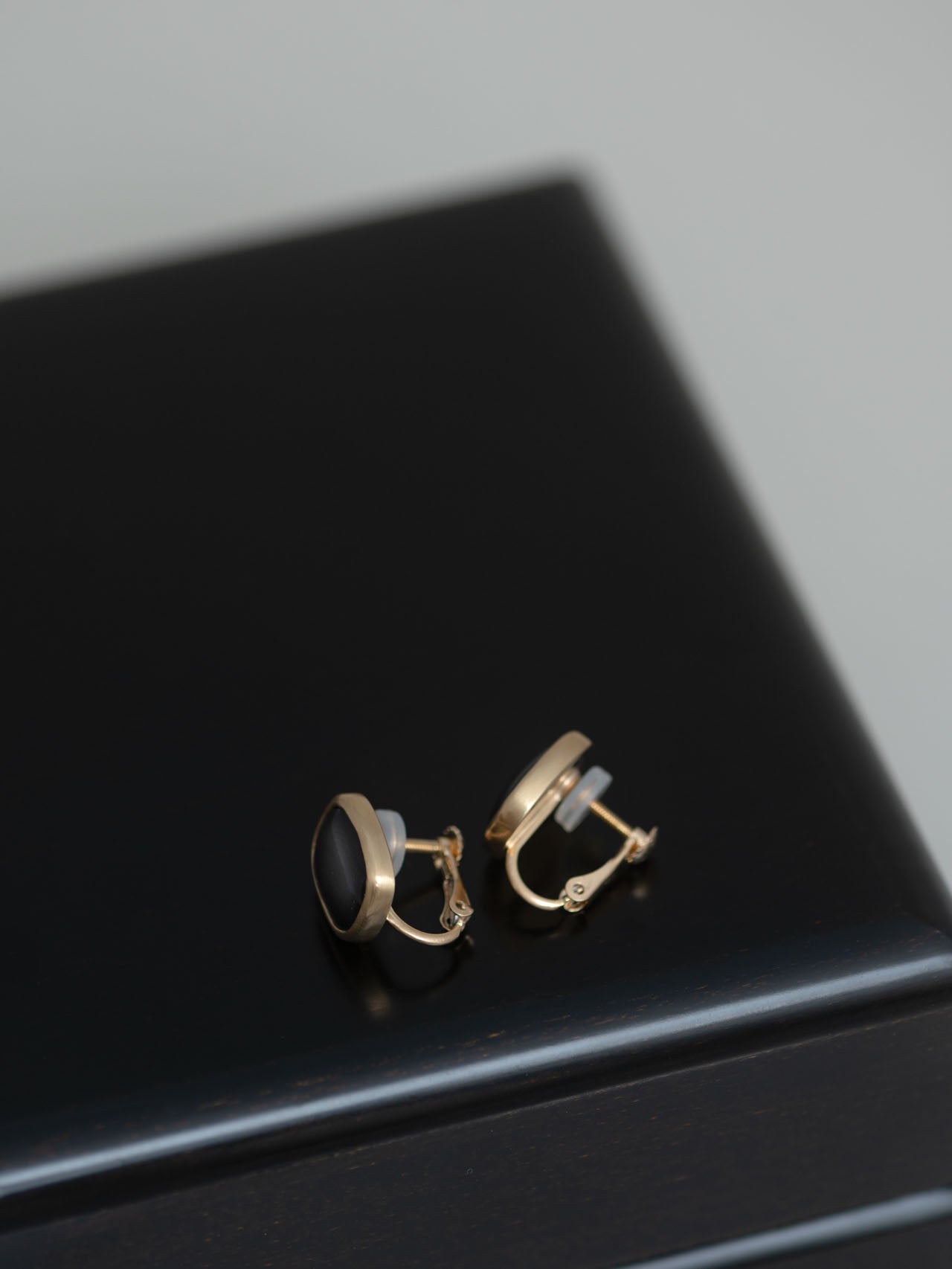 Black Mother of pearl earring / 現品 – MEDERU