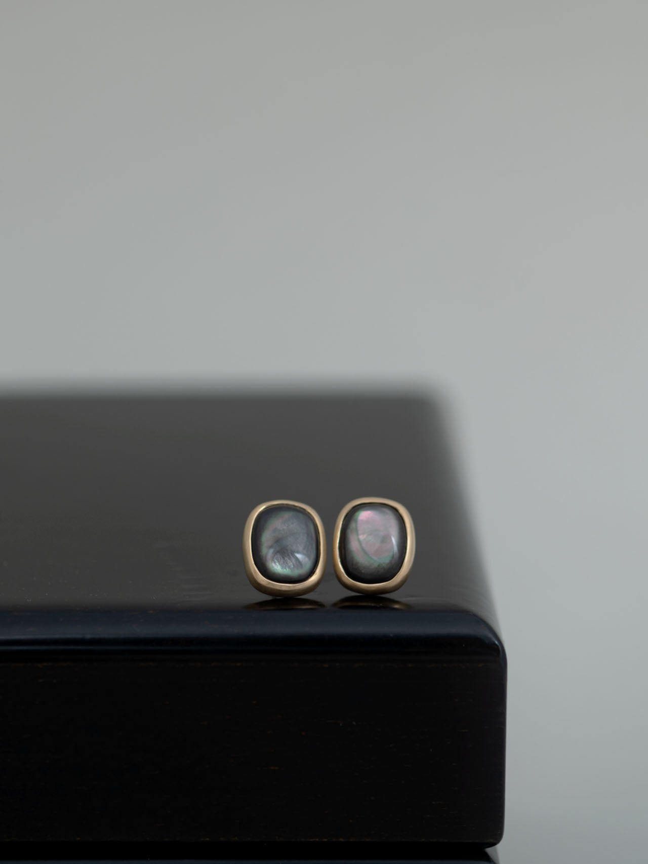 Black Mother of pearl pierce / 現品 – MEDERU