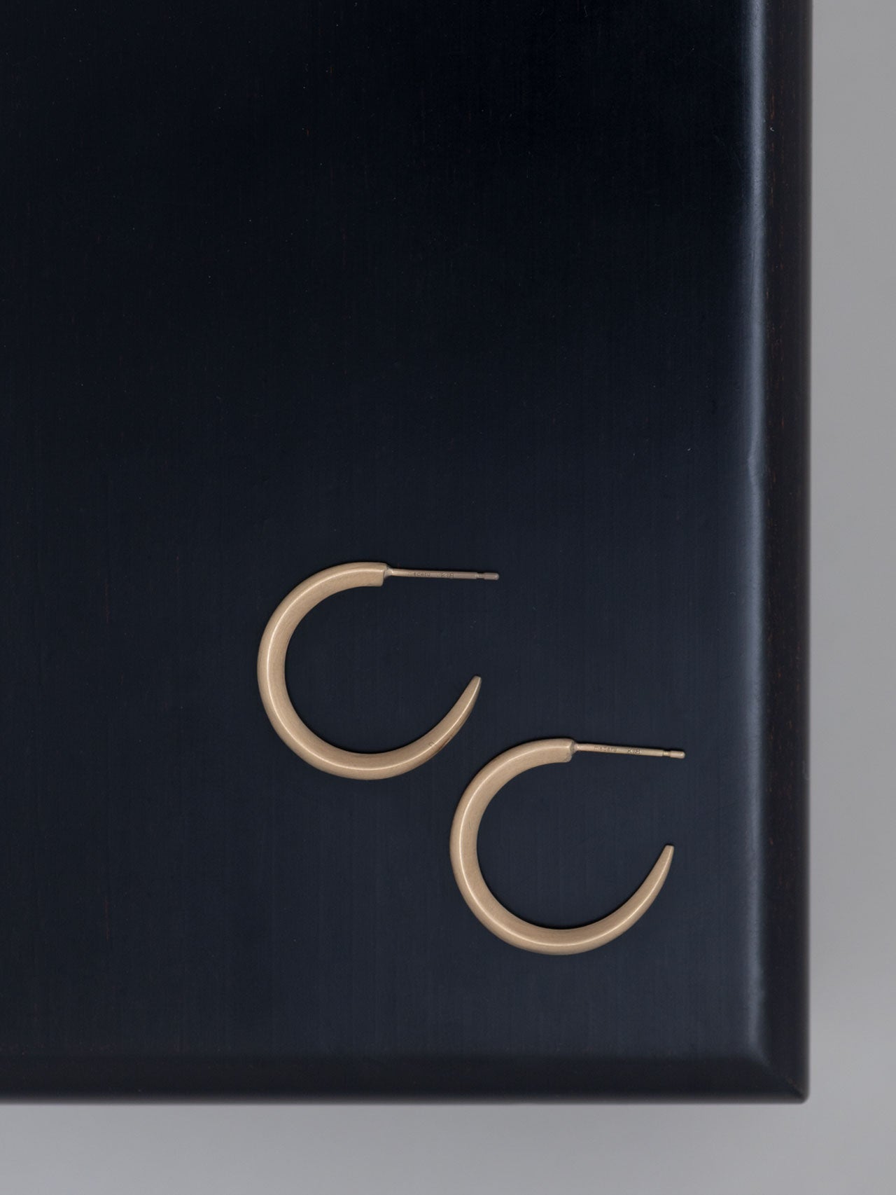 Nude carving hoop pierce Ⅰ / 現品 – MEDERU