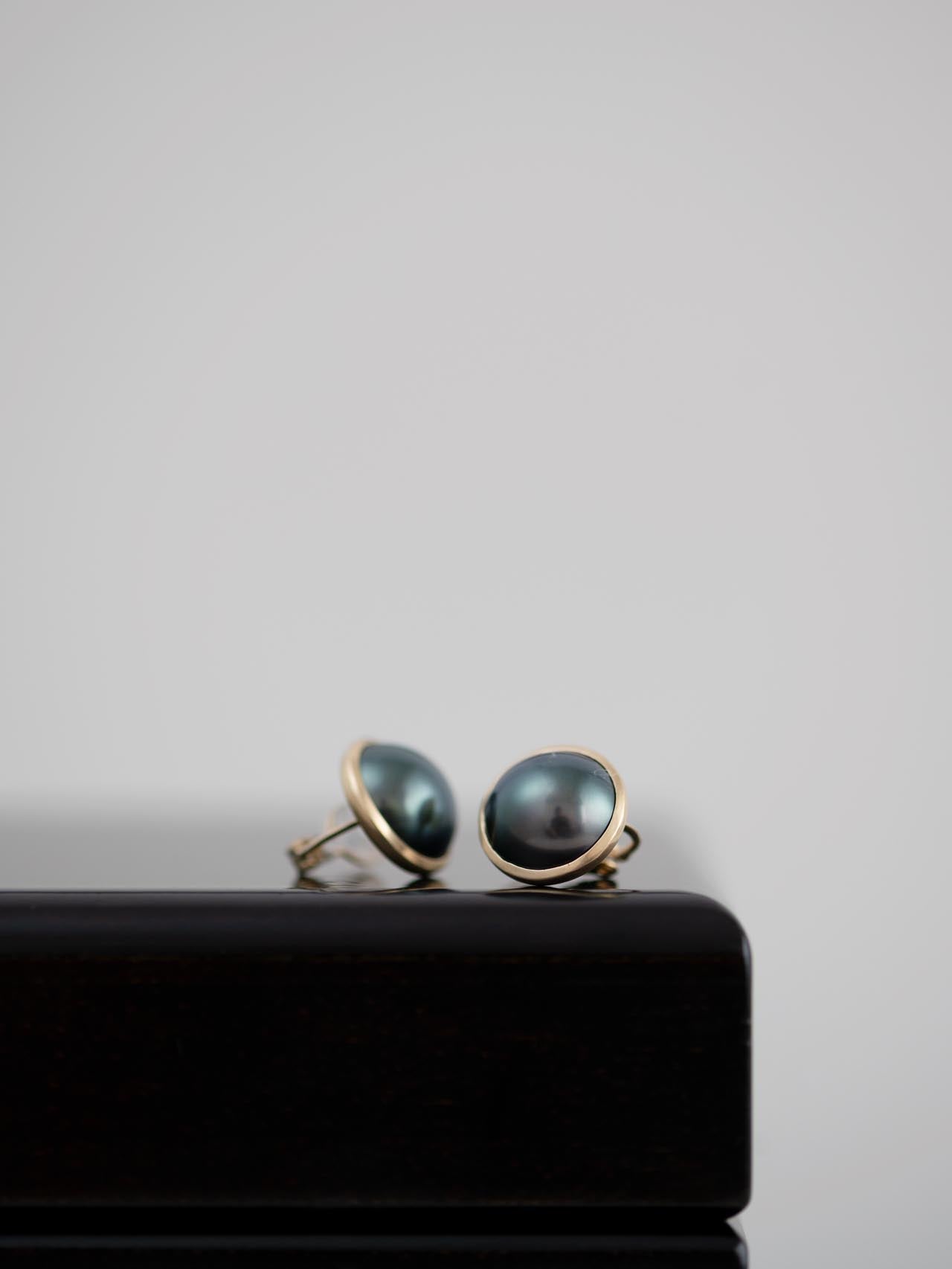 Half pearl earring Ⅰ- Black / 現品 – MEDERU