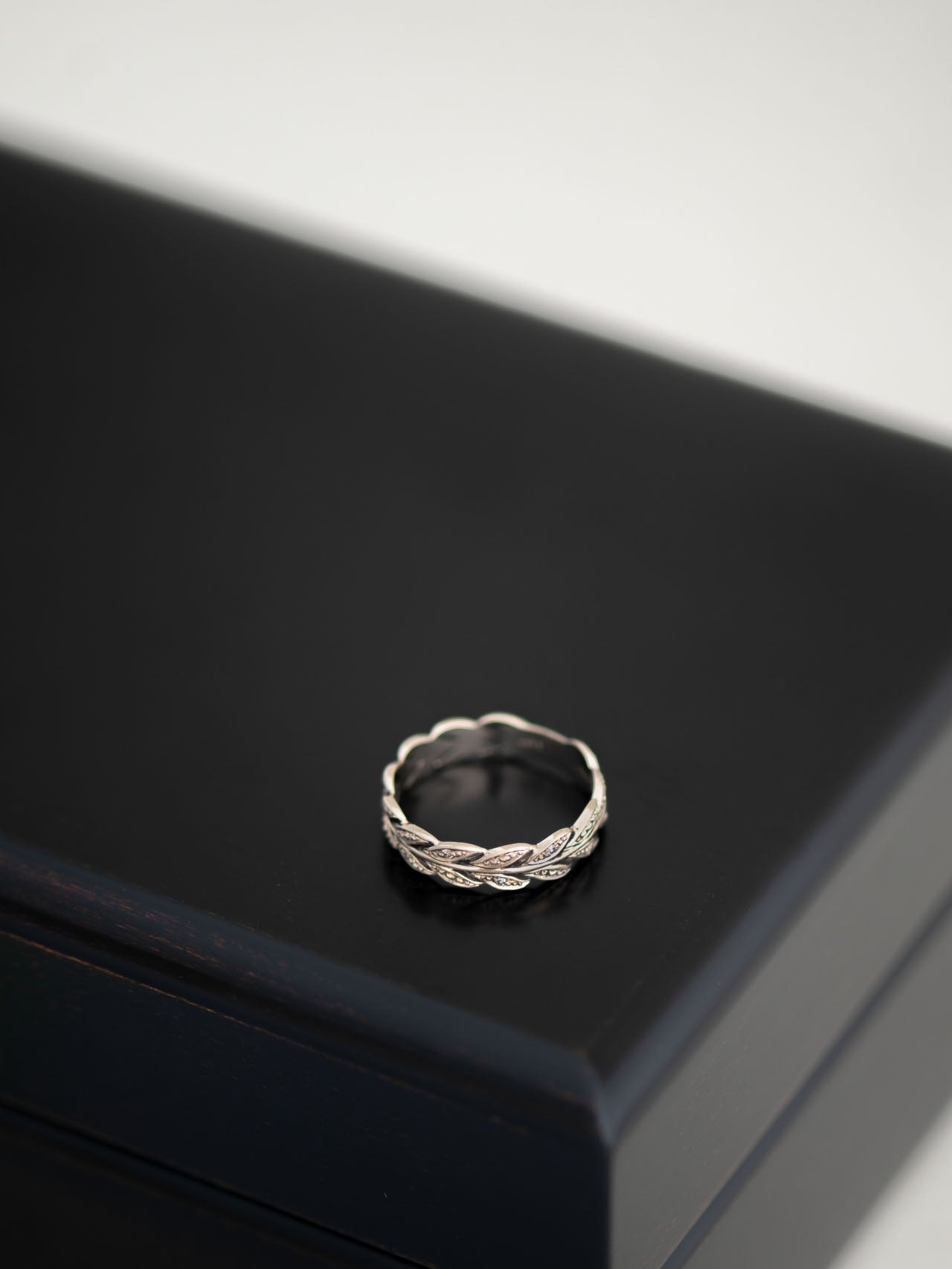 指輪・リング LAUREL BAND RING Tiny-dia laurel band ring – MEDERU