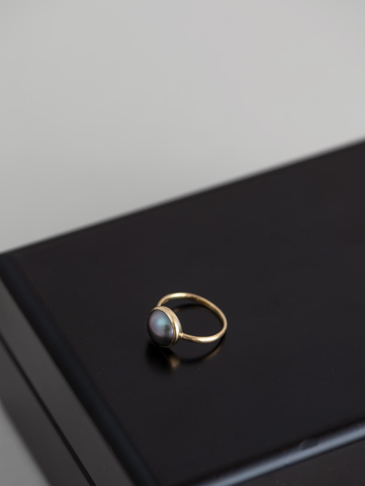 Pearl half ring - Black / 現品