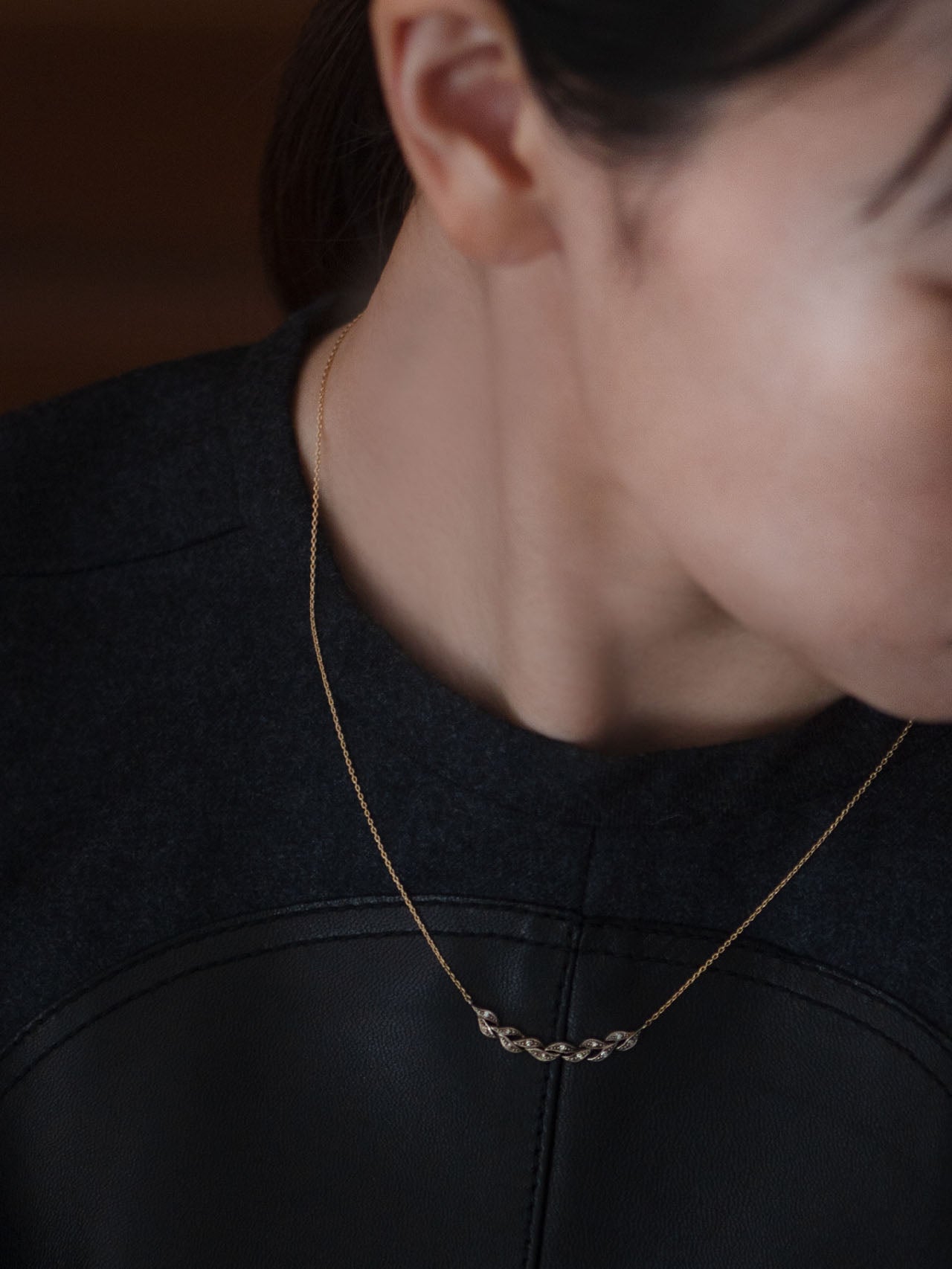 Tiny-dia laurel necklace