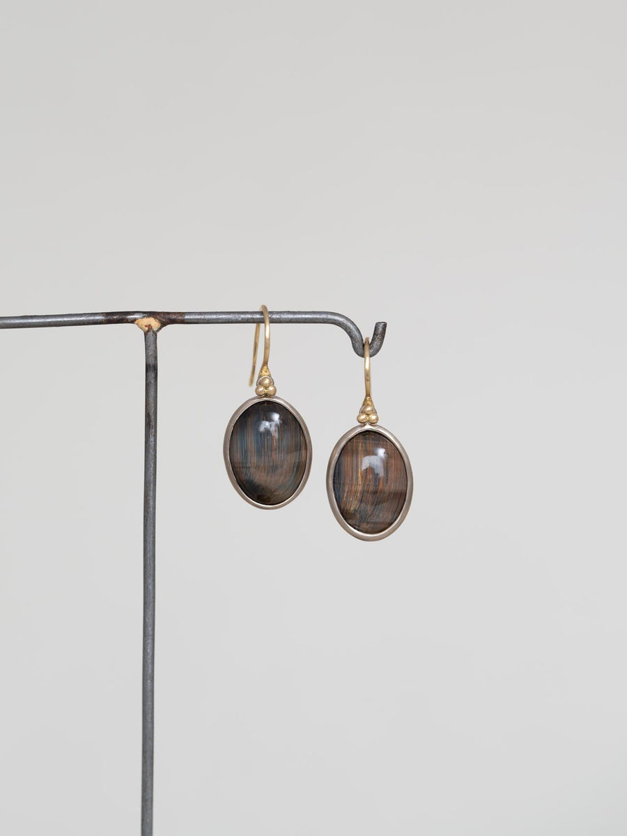 Tiger’s eye oval hook pierce M