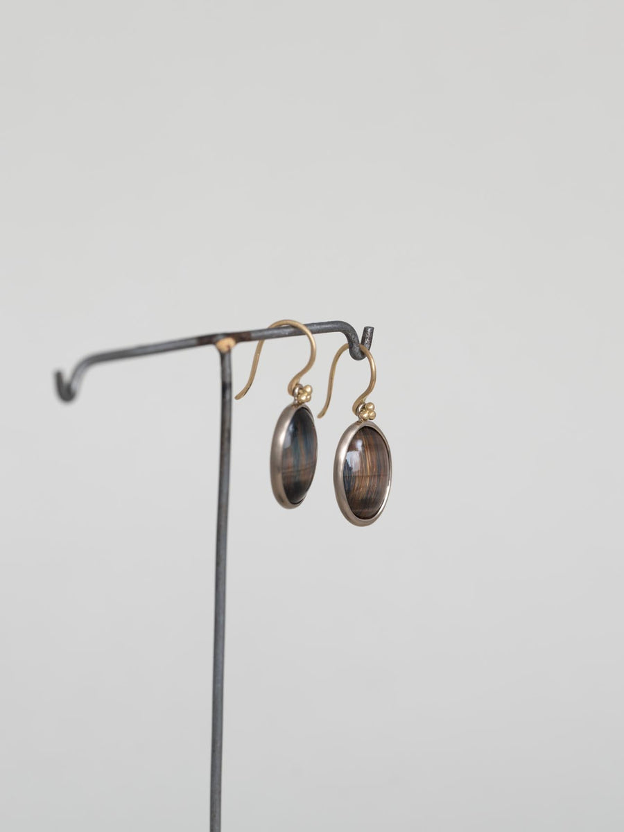 Tiger’s eye oval hook pierce M