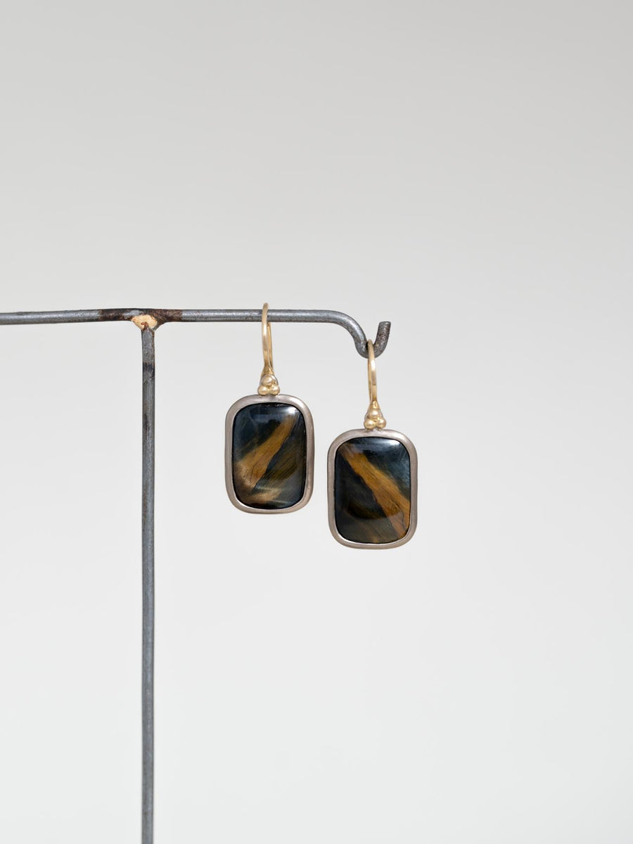 Tiger’s eye square hook pierce