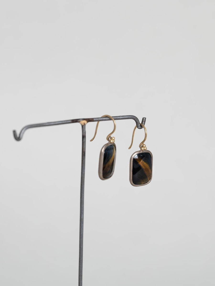 Tiger’s eye square hook pierce