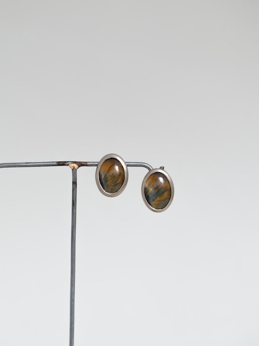 Tiger’s eye oval stud pierce M