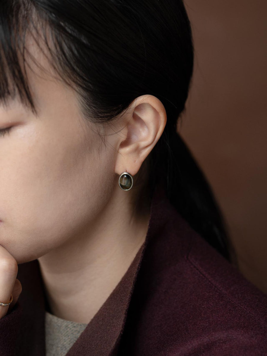 Tiger’s eye oval stud pierce M