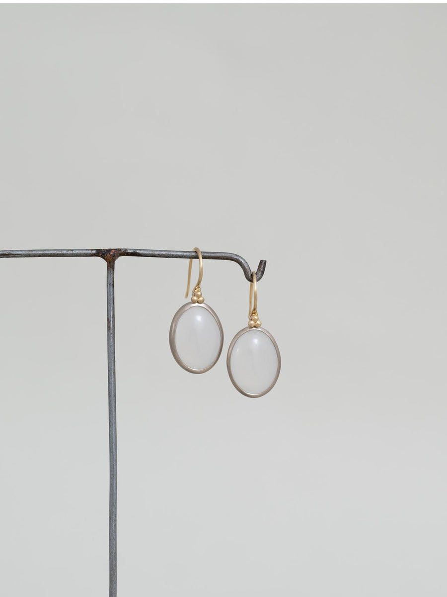 Chalcedony oval hook pierce M - 灰白 -