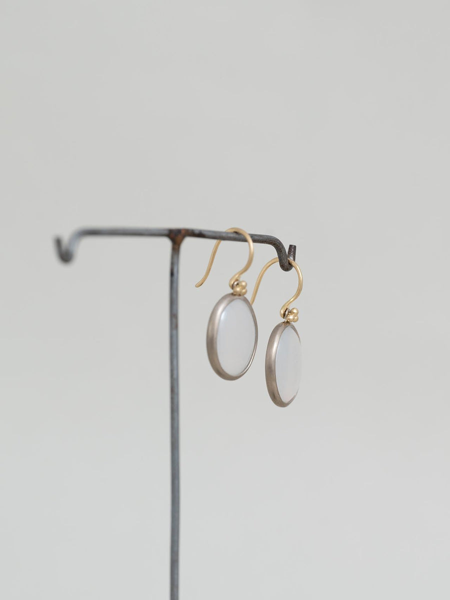 Chalcedony oval hook pierce M - 灰白 -