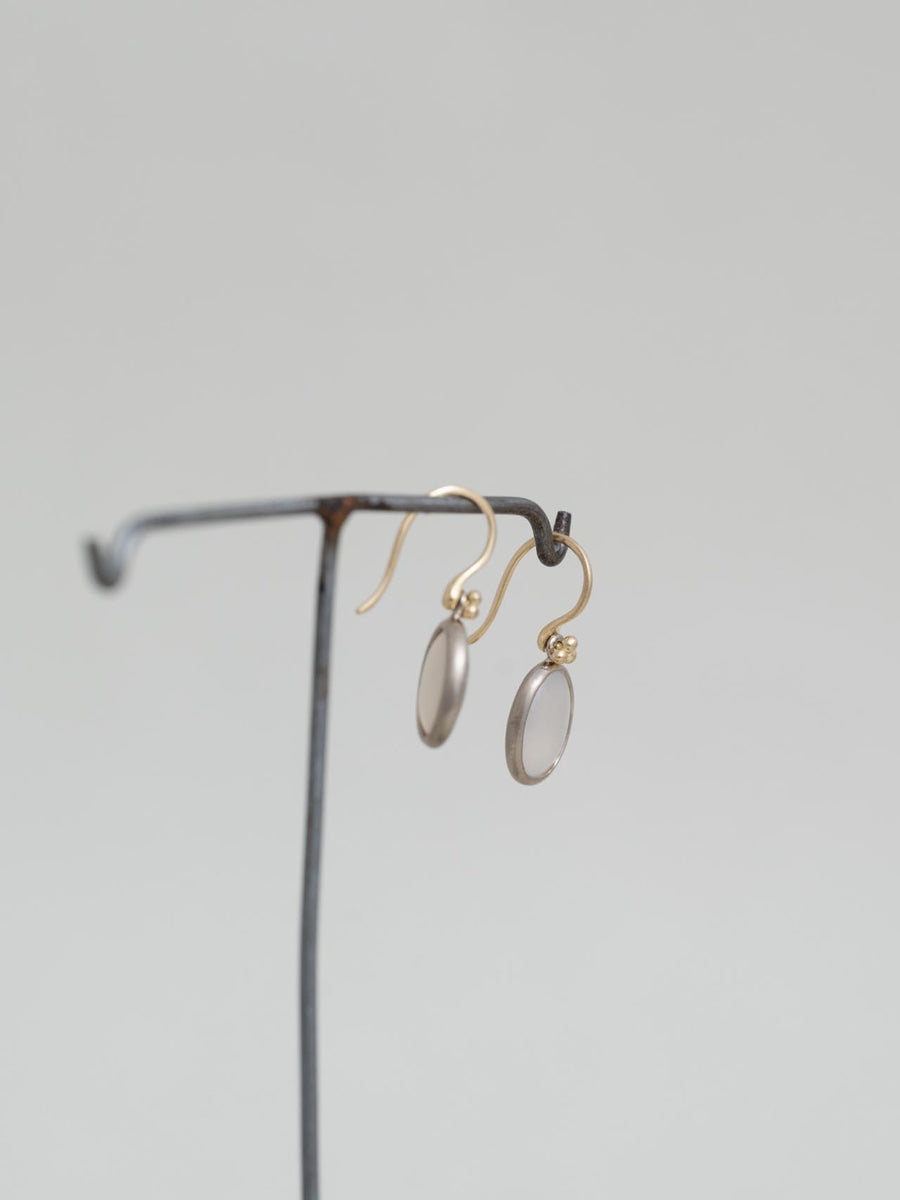 Chalcedony oval hook pierce S - 灰白 -