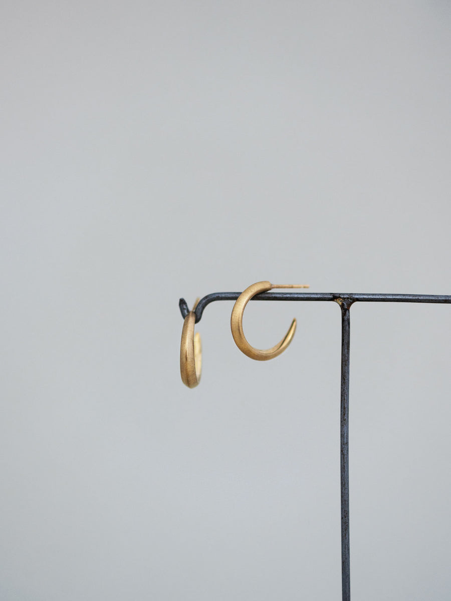 Nude carving hoop pierce Ⅰ