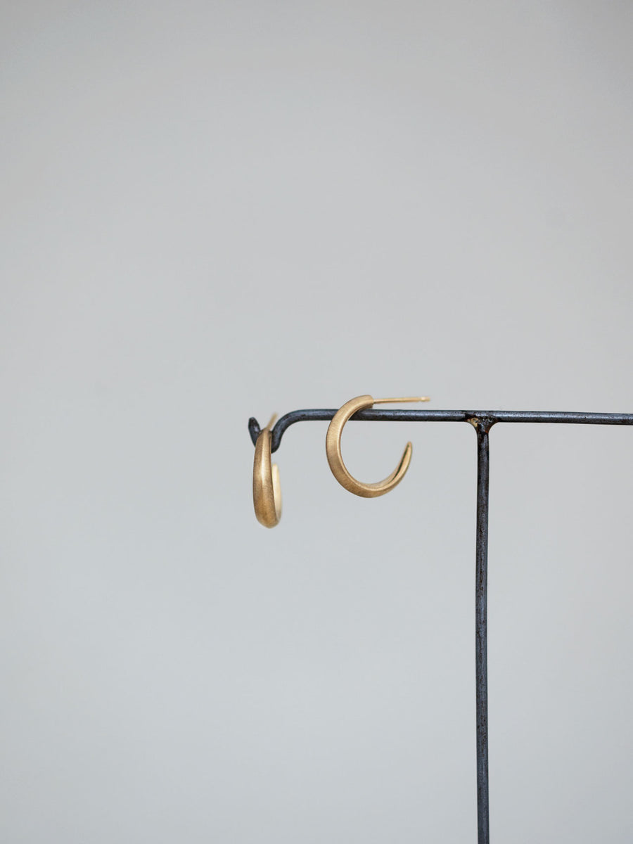Nude carving hoop pierce Ⅰ