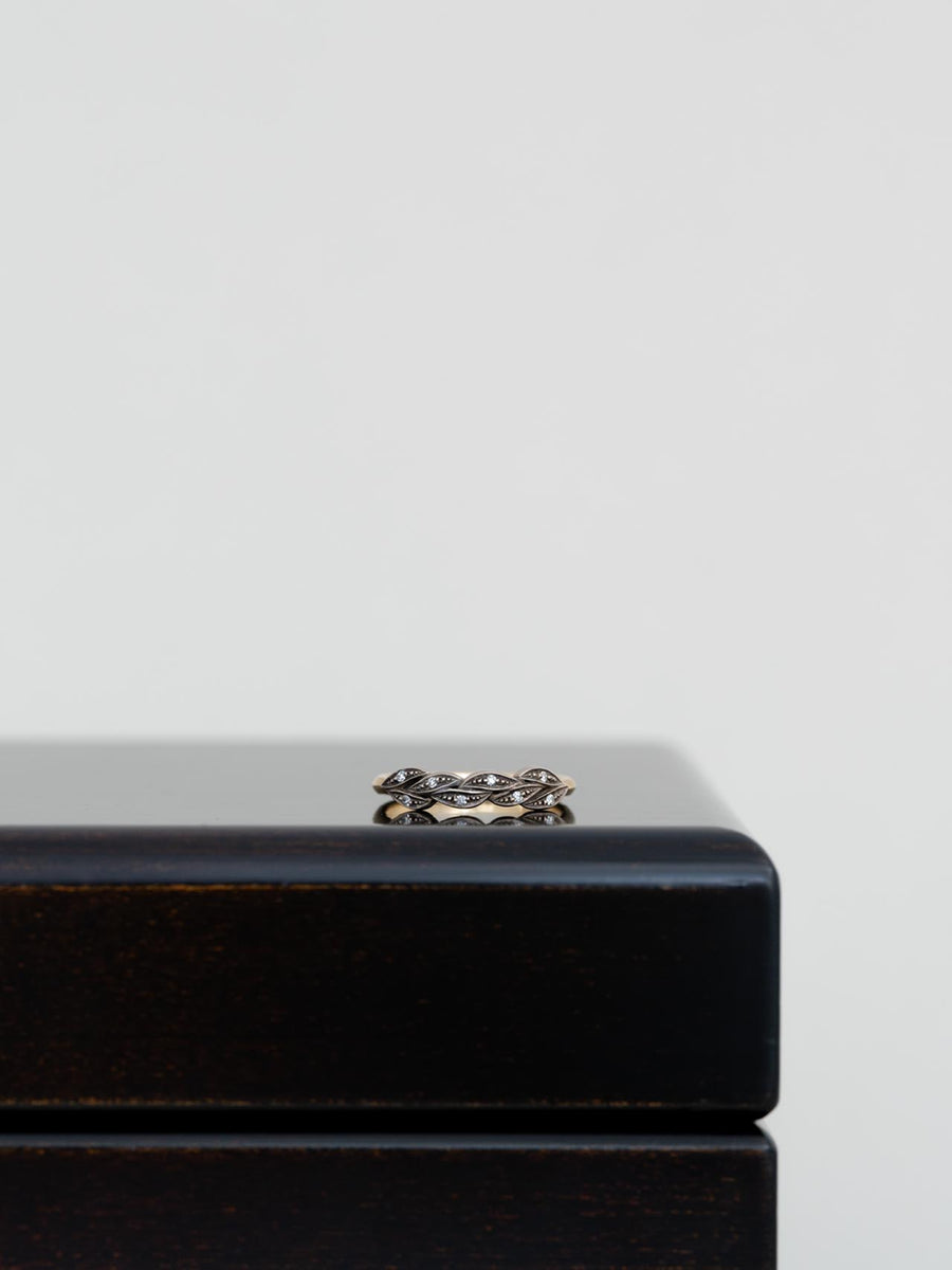 Relief laurel ring Ⅰ