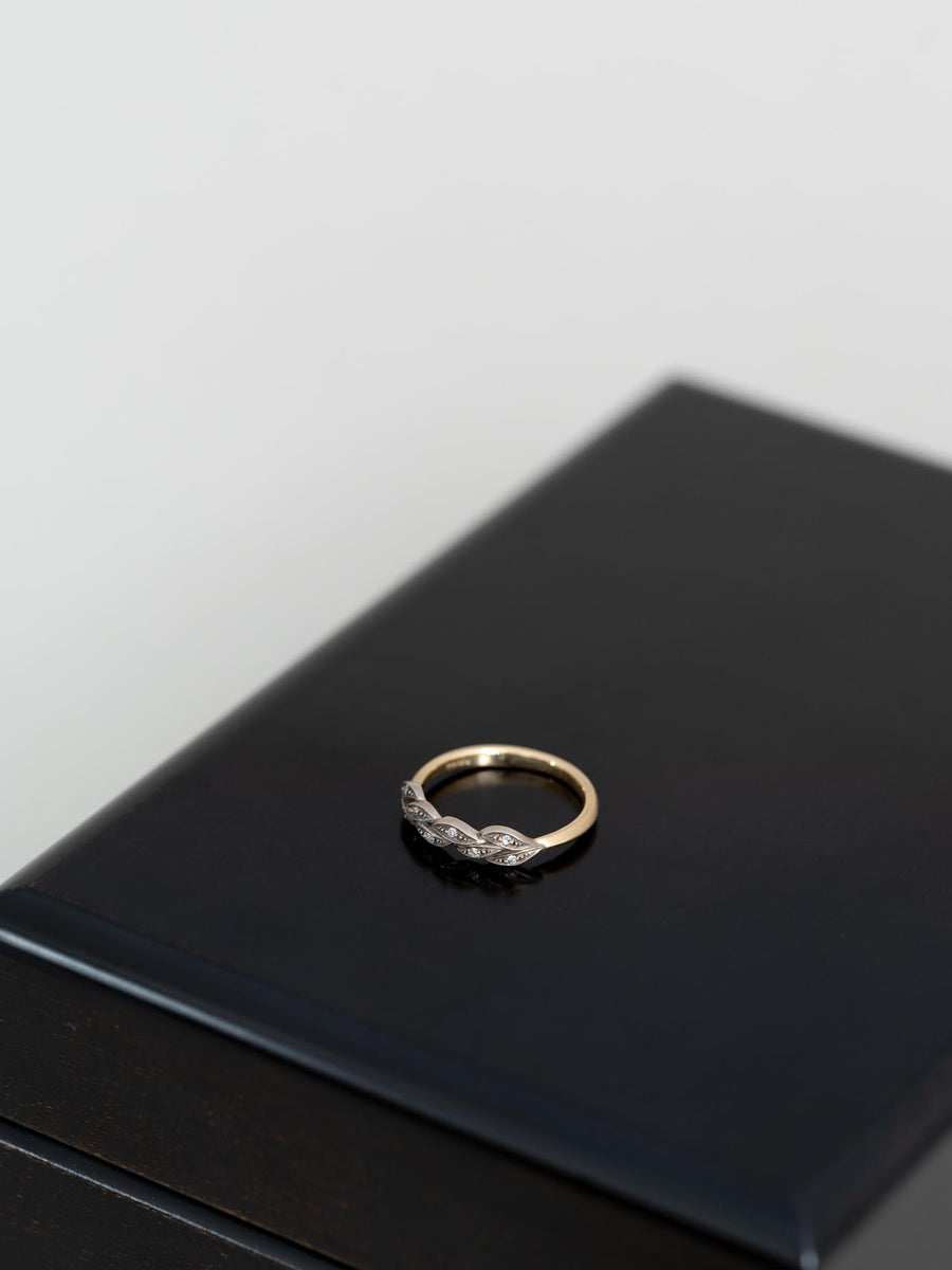 Relief laurel ring Ⅰ