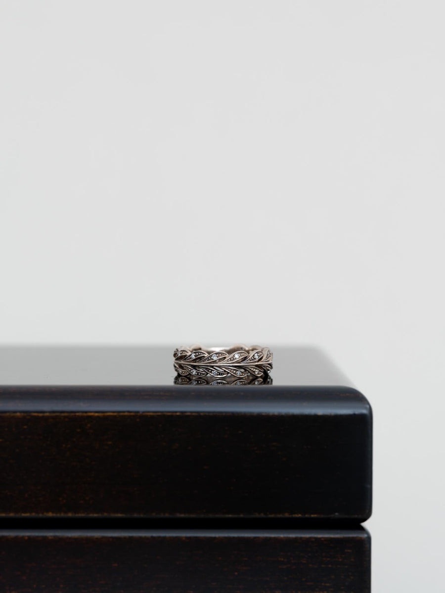 Relief laurel ring Ⅱ
