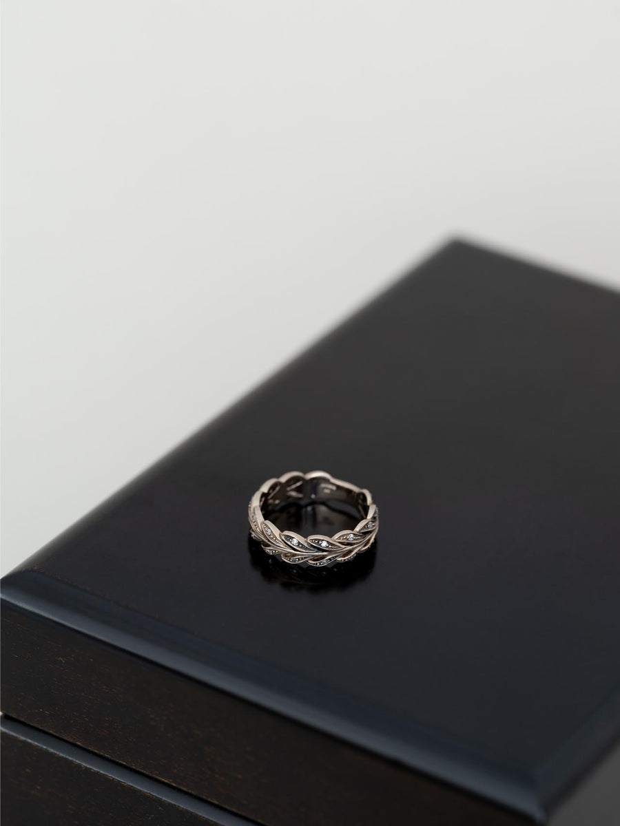 Relief laurel ring Ⅱ