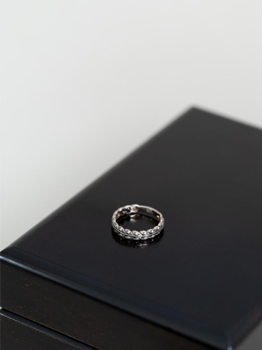 Relief laurel ring Ⅲ