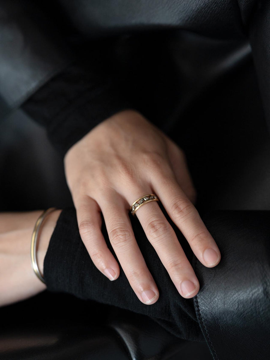 Relief laurel ring Ⅳ