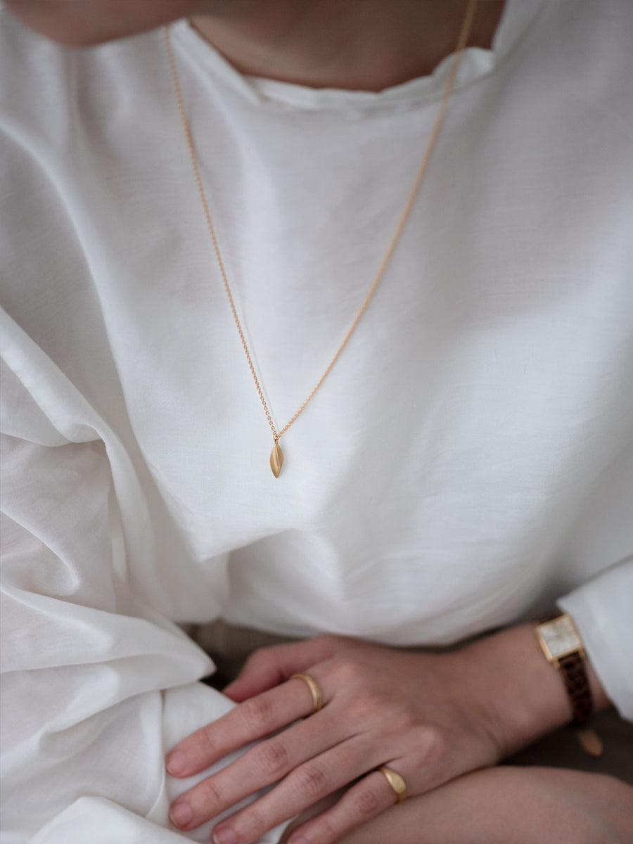 Nude carving Necklace