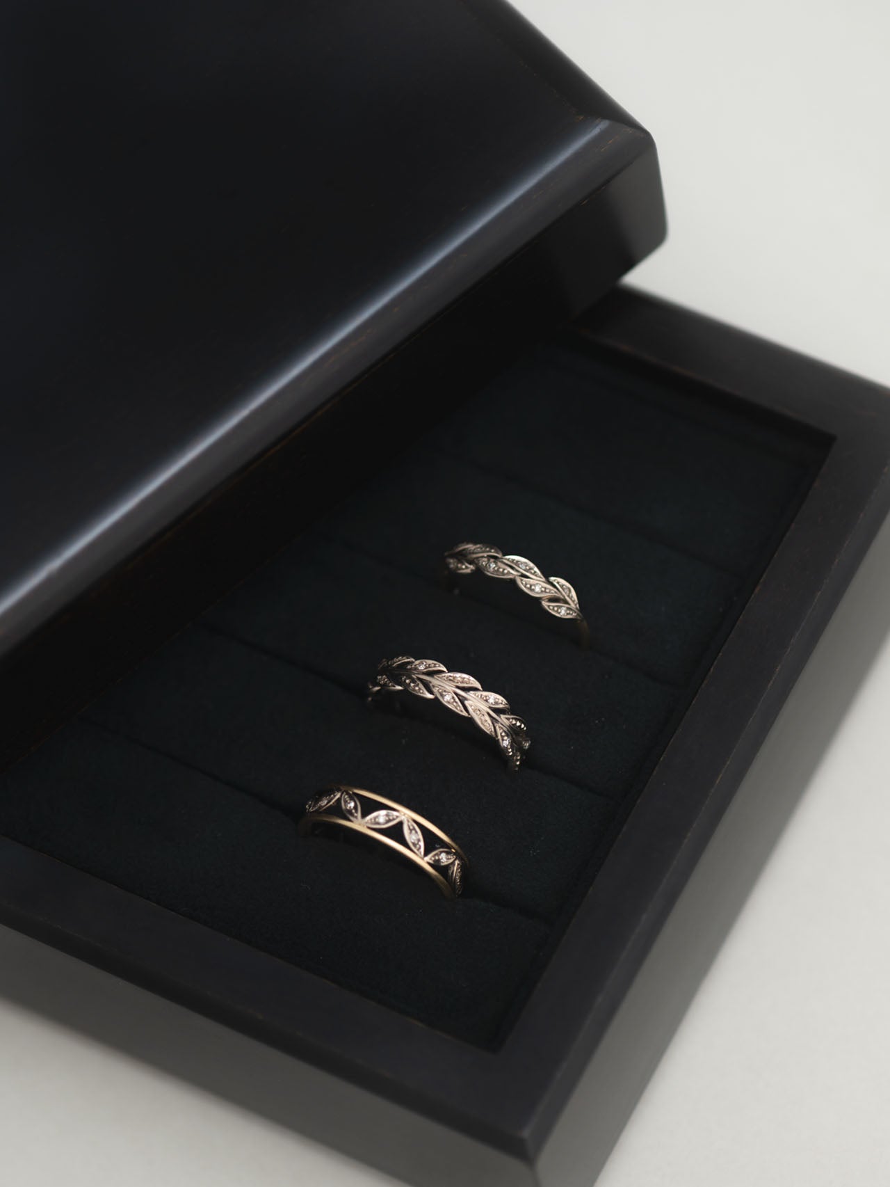 Tiny-dia laurel band ring – MEDERU