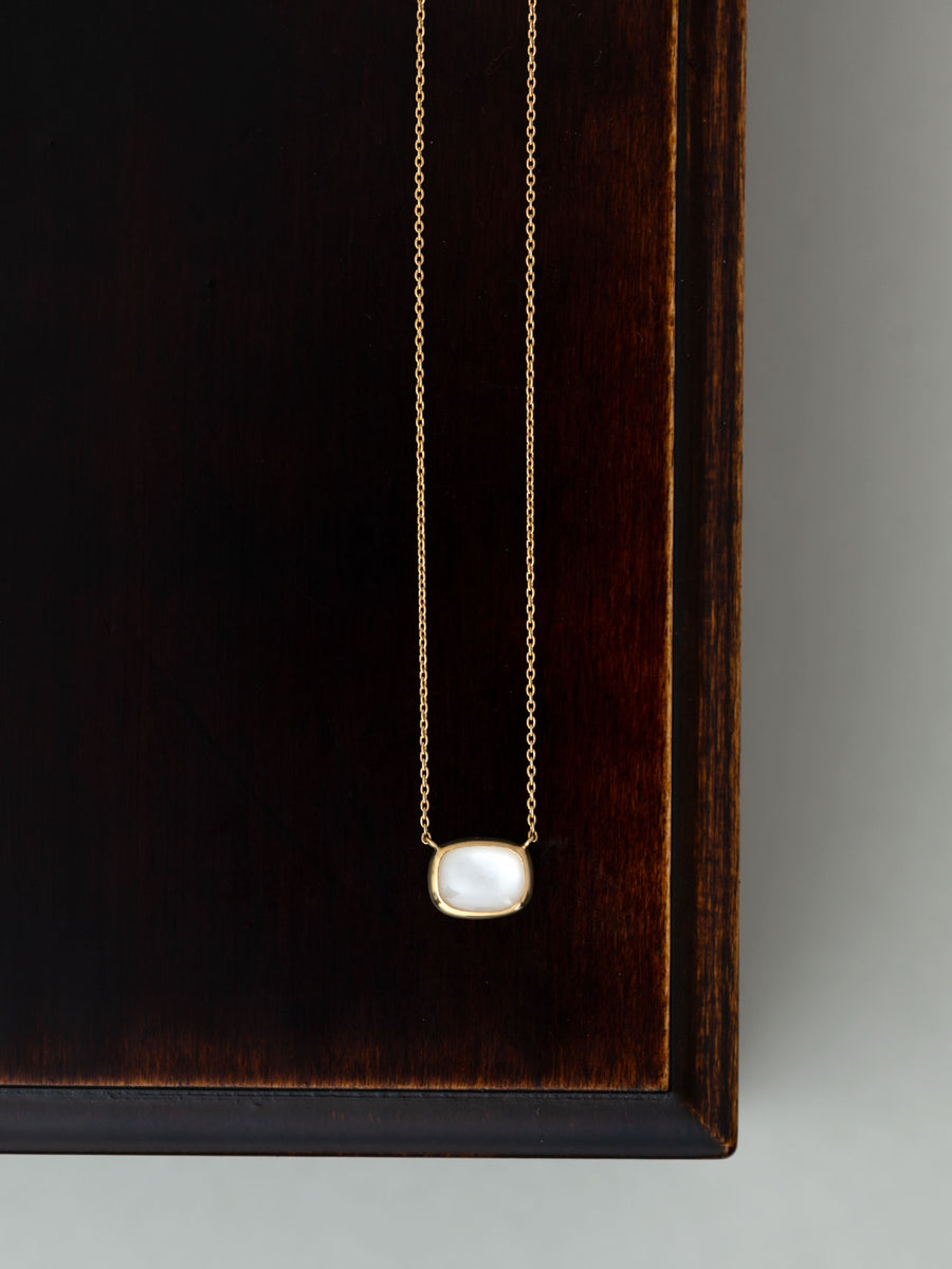 Mother of pearl midi necklace