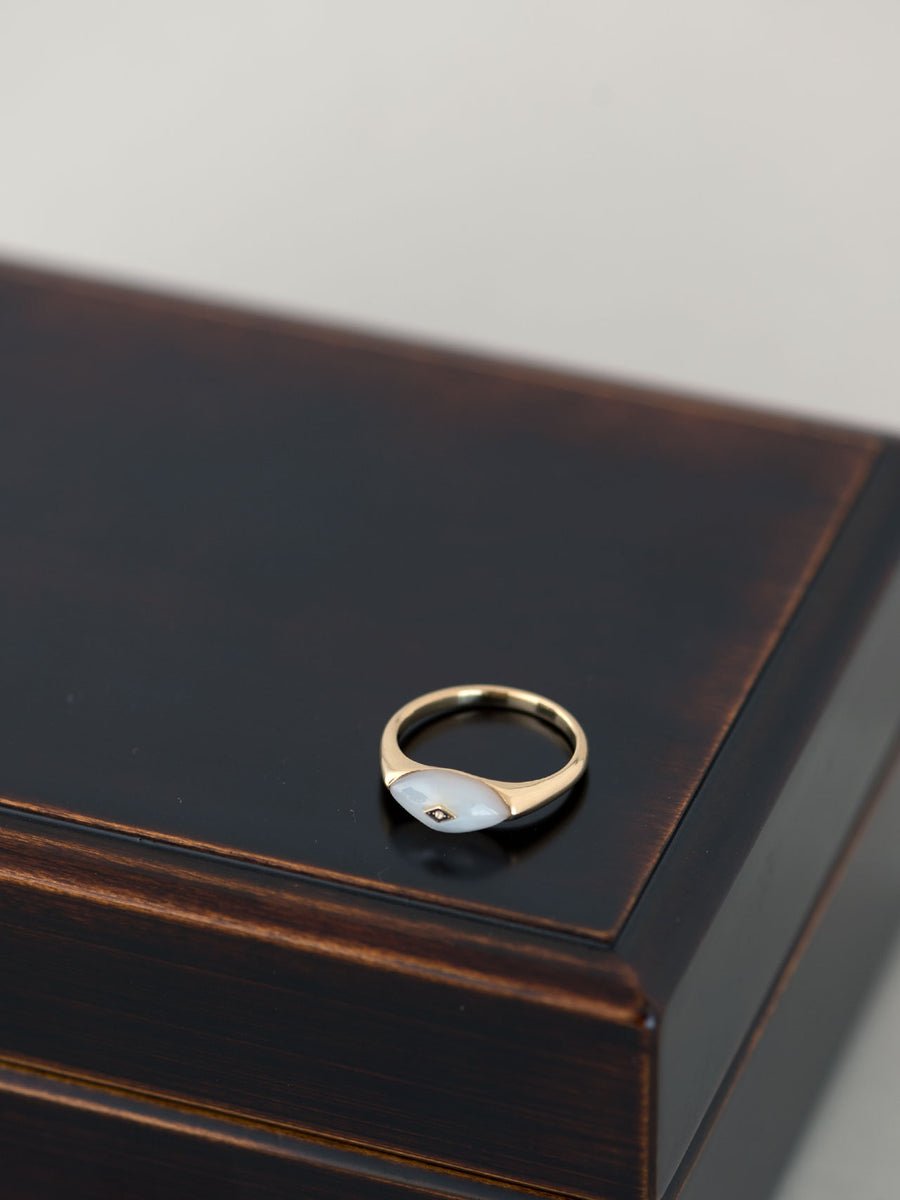Mother of pearl dome marquis ring / 現品